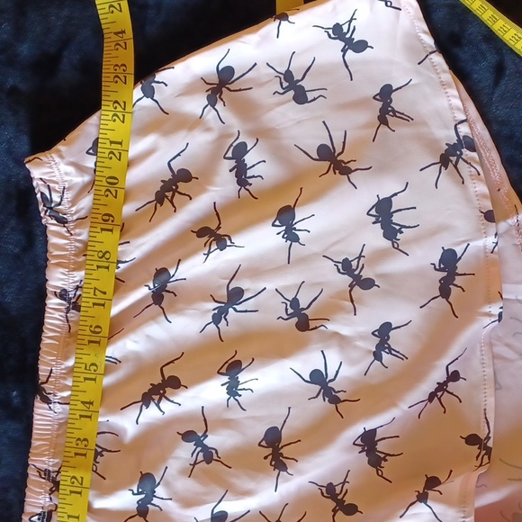 DOLLSKILL 2x Pink satin lounge set with black ants all over.Top/Shorts - Picture 9 of 13